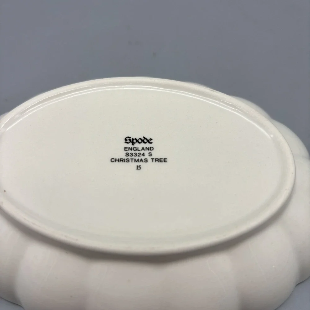 Spode Christmas Tree  Small Oval‎ Fluted Dish 5.5